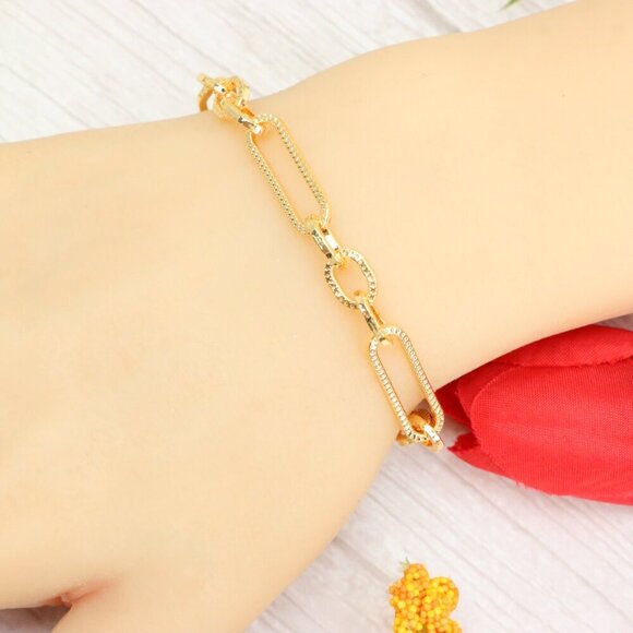 "Trendy Handmade Bracelet – A Thoughtful Gift for Girls & Women | UNVRC1500 - Picture 7 of 10